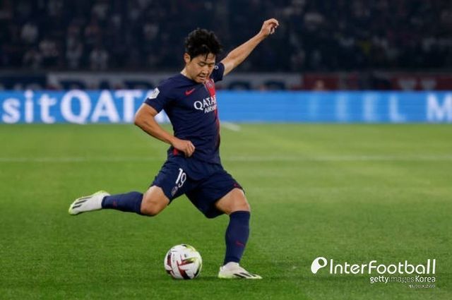 PSG는 이강인 신드롬을 제대로 활용하려고 한다. 실력과 마케팅 가치를 두루 겸비한 이강인은 PSG 입장에선 복덩이와 다름 없다