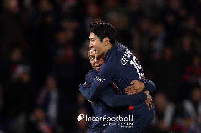 PSG는 이강인 신드롬을 제대로 활용하려고 한다. 실력과 마케팅 가치를 두루 겸비한 이강인은 PSG 입장에선 복덩이와 다름 없다