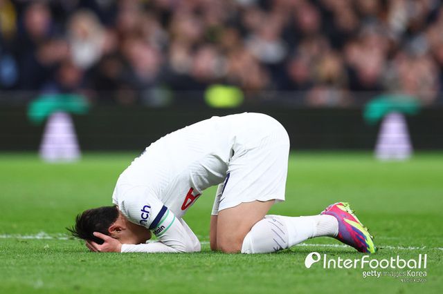 [사진= 게티 이미지]&nbsp;토트넘 훗스퍼는 24일 오전 0시(한국시간) 토트넘 훗스퍼 스타디움에서 열린 2023-24시즌 프리미어리그(PL) 18라운드에서 에버턴을 2-1로 제압했다. 손흥민이 전반 18분에 득점에 성공했다.