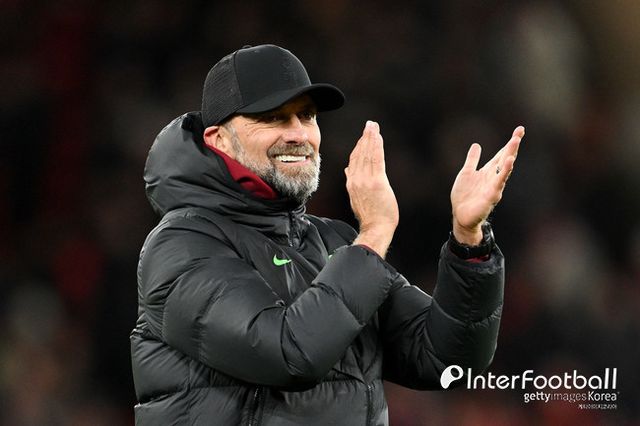 [사진= 게티이미지] 리버풀과 아스널은 24일 오전 2시 30분(한국시간) 영국 리버풀에 위치한 안필드에서 열린 2023-24시즌 프리미어리그(PL) 18라운드에서 1-1로 비겼다. 전반 4분에 아스널 가브리엘 마갈량이스가 선제골을 넣었고, 전반 29분에 리버풀 모하메드 살라가 동점골을 만들었다.