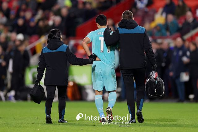 사진=게티이미지. 허리 부상을 당해 교체되는 황희찬