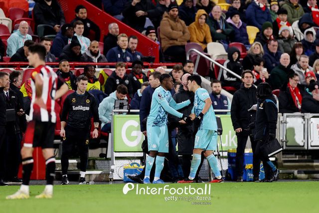 사진=게티이미지. 허리 부상을 당해 교체되는 황희찬