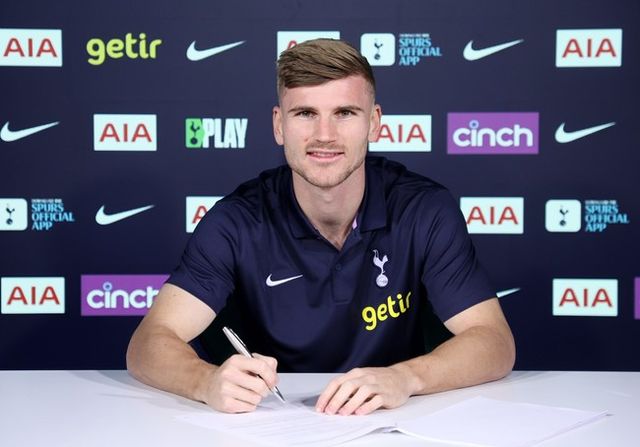 [사진= 토트넘 훗스퍼 SNS]&nbsp;토트넘 훗스퍼는 10일(한국시간) “라이프치히에서 티모 베르너를 임대 영입했다는 소식을 전하게 되어 기쁘다. 독일 국가대표 출신인 베르너는 이번 시즌이 끝날 때까지 임대 계약으로 클럽에 합류하며, 여름에 영구 계약을 맺을 수 있는 옵션이 있다. 등번호 16번을 달게 된다”라고 공식 발표했다.