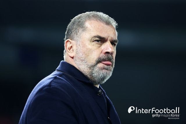 [사진= 게티 이미지]&nbsp;한편, 토트넘은 베르너 영입을 확정지은 뒤 또 다른 타깃을 조준 중이다. 센터백 포지션에 제노아 소속의 라두 드라구신을 노리고 있다.&nbsp;최종적으로 토트넘의 오퍼는 2,500만 유로에 에드온 500만 유로, 그리고 제드 스펜스 임대까지 삽입했다. 새롭게 하이재킹을 시도하는 바이에른 뮌헨은 3,000만 유로 정도를 제공할 의사가 있는 것으로 확인됐다.