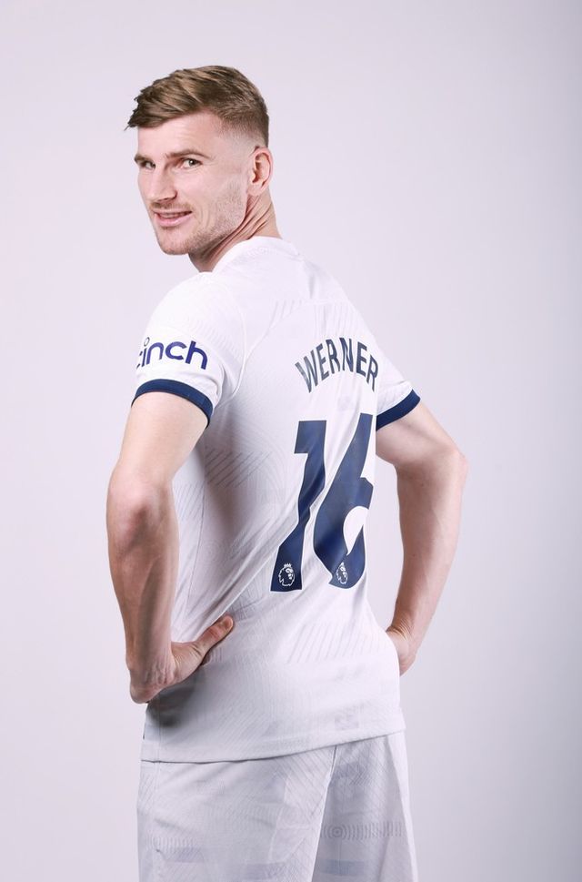 [사진= 토트넘 훗스퍼 SNS]&nbsp;토트넘 훗스퍼는 10일(한국시간) “라이프치히에서 티모 베르너를 임대 영입했다는 소식을 전하게 되어 기쁘다. 독일 국가대표 출신인 베르너는 이번 시즌이 끝날 때까지 임대 계약으로 클럽에 합류하며, 여름에 영구 계약을 맺을 수 있는 옵션이 있다. 등번호 16번을 달게 된다”라고 공식 발표했다.