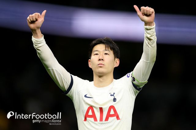 [사진= 게티 이미지]&nbsp;토트넘 훗스퍼는 10일(한국시간) “라이프치히에서 티모 베르너를 임대 영입했다는 소식을 전하게 되어 기쁘다. 독일 국가대표 출신인 베르너는 이번 시즌이 끝날 때까지 임대 계약으로 클럽에 합류하며, 여름에 영구 계약을 맺을 수 있는 옵션이 있다. 등번호 16번을 달게 된다”라고 공식 발표했다.