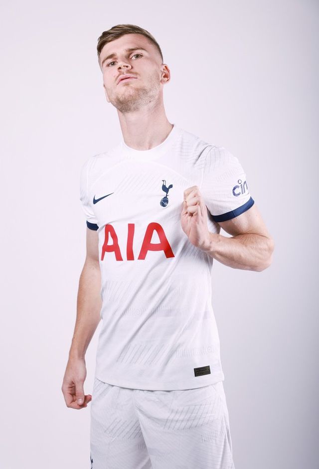 [사진= 토트넘 훗스퍼 SNS]&nbsp;토트넘 훗스퍼는 10일(한국시간) “라이프치히에서 티모 베르너를 임대 영입했다는 소식을 전하게 되어 기쁘다. 독일 국가대표 출신인 베르너는 이번 시즌이 끝날 때까지 임대 계약으로 클럽에 합류하며, 여름에 영구 계약을 맺을 수 있는 옵션이 있다. 등번호 16번을 달게 된다”라고 공식 발표했다.