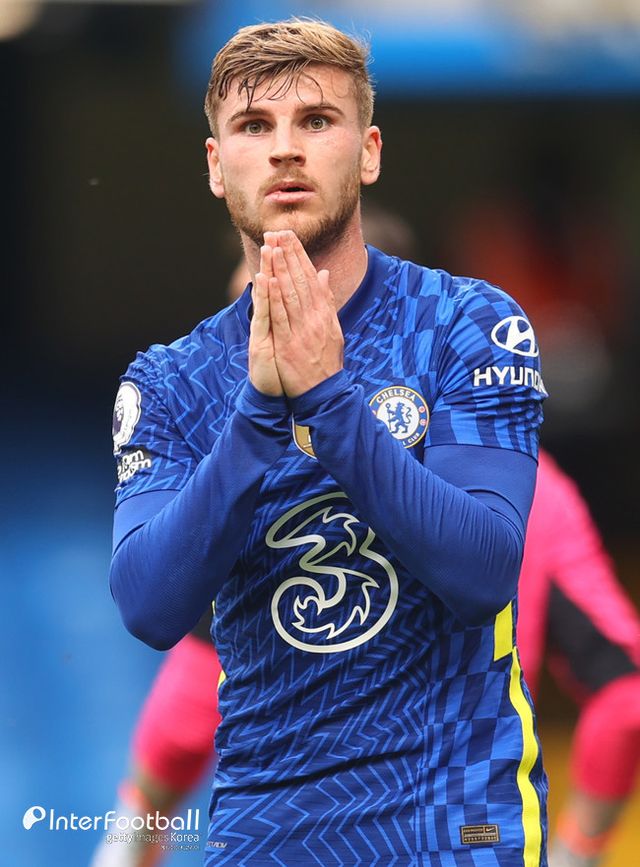 [사진= 게티 이미지]&nbsp;토트넘 훗스퍼는 10일(한국시간) “라이프치히에서 티모 베르너를 임대 영입했다는 소식을 전하게 되어 기쁘다. 독일 국가대표 출신인 베르너는 이번 시즌이 끝날 때까지 임대 계약으로 클럽에 합류하며, 여름에 영구 계약을 맺을 수 있는 옵션이 있다. 등번호 16번을 달게 된다”라고 공식 발표했다.