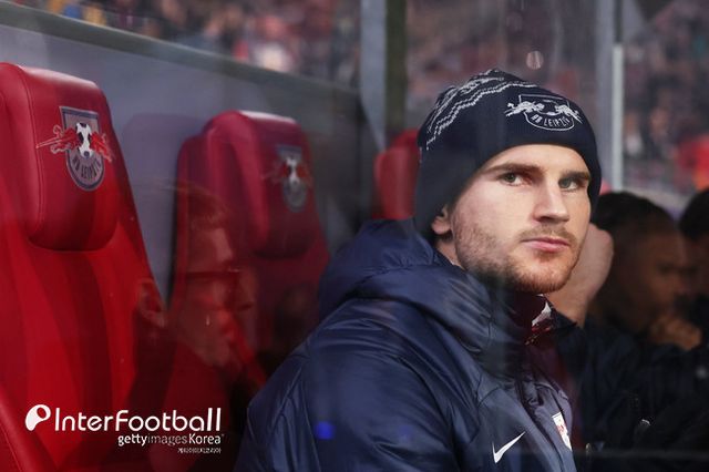 [사진= 게티 이미지]&nbsp;토트넘 훗스퍼는 10일(한국시간) “라이프치히에서 티모 베르너를 임대 영입했다는 소식을 전하게 되어 기쁘다. 독일 국가대표 출신인 베르너는 이번 시즌이 끝날 때까지 임대 계약으로 클럽에 합류하며, 여름에 영구 계약을 맺을 수 있는 옵션이 있다. 등번호 16번을 달게 된다”라고 공식 발표했다.