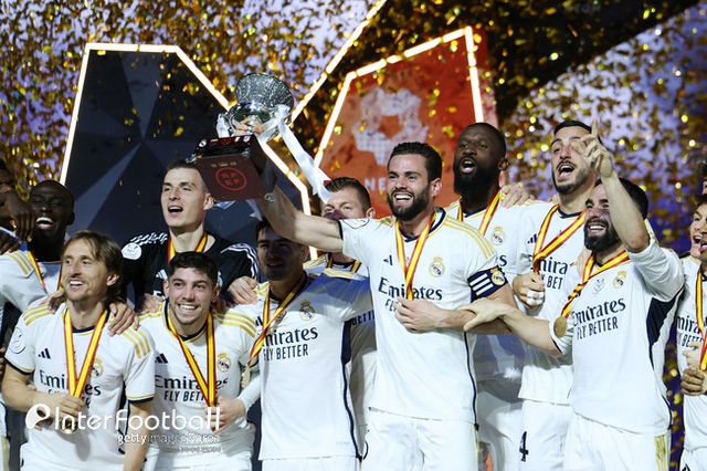 [사진= 게티 이미지] 레알은 14일 오전 4시(한국시간) 사우디아라비아 리야드에 위치한 킹 사우드 유니버시티 스타디움에서 열린 2024시즌 수페르코파 데 에스파냐(스페인 슈퍼컵) 결승에서 바르셀로나를 4-1로 대파했다.