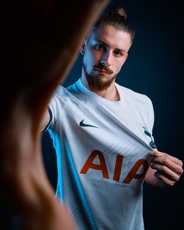 [사진=토트넘 훗스퍼] 라두 드라구신이 토트넘 훗스퍼 유니폼을 입었다.&nbsp;