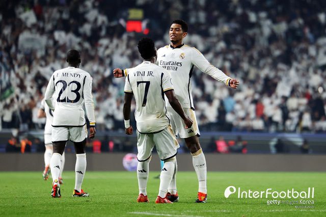 [사진= 게티 이미지] 레알은 14일 오전 4시(한국시간) 사우디아라비아 리야드에 위치한 킹 사우드 유니버시티 스타디움에서 열린 2024시즌 수페르코파 데 에스파냐(스페인 슈퍼컵) 결승에서 바르셀로나를 4-1로 대파했다.