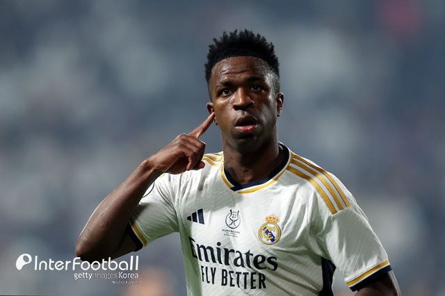 [사진= 게티 이미지] 레알은 14일 오전 4시(한국시간) 사우디아라비아 리야드에 위치한 킹 사우드 유니버시티 스타디움에서 열린 2024시즌 수페르코파 데 에스파냐(스페인 슈퍼컵) 결승에서 바르셀로나를 4-1로 대파했다.