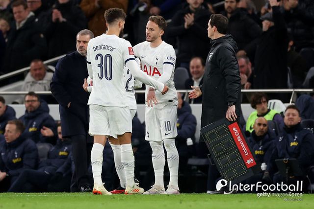 [사진=게티이미지]&nbsp;토트넘은 27일 오전 5시 영국 런던에 위치한 토트넘 훗스퍼 스타디움에서 열린 2023-24시즌 잉글랜드 FA컵 4라운드(32강)에서 맨체스터 시티에 0-1로 패했다. 이로써 토트넘은 올 시즌 무관이 사실상 확정됐다.