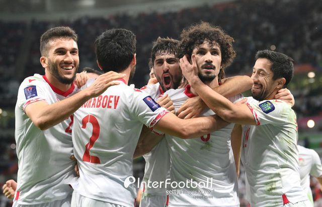 [사진=게티이미지]&nbsp;벤투 감독이 이끄는 UAE는 29일 오전&nbsp;1시 카타르 알라이얀에 위치한 아흐마드 빈 알리 스타디움에서 열린 2023 아시아축구연맹(AFC) 카타르 아시안컵 16강전에서 120분간 1-1 혈투 끝에&nbsp;승부차기에 돌입했다. 하지만 3-5로 패하며&nbsp;8강 진출이 좌절됐다.