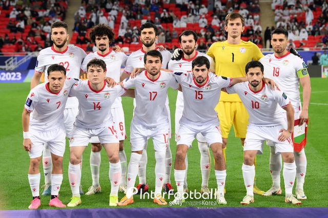 [사진=게티이미지]&nbsp;벤투 감독이 이끄는 UAE는 29일 오전&nbsp;1시 카타르 알라이얀에 위치한 아흐마드 빈 알리 스타디움에서 열린 2023 아시아축구연맹(AFC) 카타르 아시안컵 16강전에서 120분간 1-1 혈투 끝에&nbsp;승부차기에 돌입했다. 하지만 3-5로 패하며&nbsp;8강 진출이 좌절됐다.