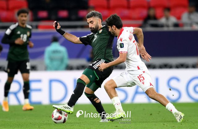 [사진=게티이미지]&nbsp;벤투 감독이 이끄는 UAE는 29일 오전&nbsp;1시 카타르 알라이얀에 위치한 아흐마드 빈 알리 스타디움에서 열린 2023 아시아축구연맹(AFC) 카타르 아시안컵 16강전에서 120분간 1-1 혈투 끝에&nbsp;승부차기에 돌입했다. 하지만 3-5로 패하며&nbsp;8강 진출이 좌절됐다.