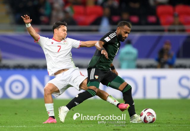 [사진=게티이미지]&nbsp;벤투 감독이 이끄는 UAE는 29일 오전&nbsp;1시 카타르 알라이얀에 위치한 아흐마드 빈 알리 스타디움에서 열린 2023 아시아축구연맹(AFC) 카타르 아시안컵 16강전에서 120분간 1-1 혈투 끝에&nbsp;승부차기에 돌입했다. 하지만 3-5로 패하며&nbsp;8강 진출이 좌절됐다.