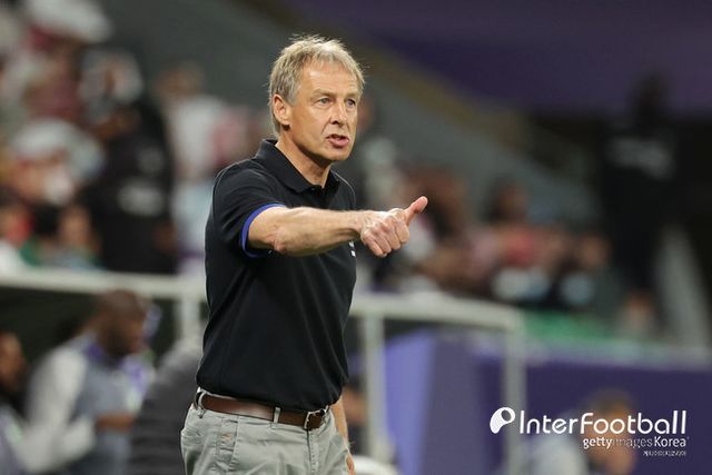 위르겐 클린스만 감독이 쓰리백 카드를 꺼냈다. 풀백 뎁스가 얇은 상황에서 부상과 컨디션 난조가 발생할 가능성을 염두 했더라면, 쓰리백은 '승부수'가 아닌 '옵션'이었어야 했다.[사진=게티 이미지]