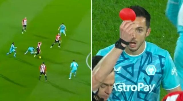 [사진=스포츠바이블] 주심이 레드카드 대신 빨간 동그라미를 들어 올렸다.