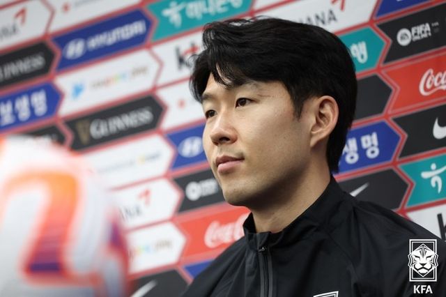 손흥민이 맨시티와의 FA컵 32강에서 토트넘 선수로 출전할 확률은 매우 낮다. 현재 손흥민은 대한민국 국가대표팀 주장으로서 2023 아시아축구연맹(AFC) 아시안컵 우승을 노리고 있다. 한국은 64년 만의 아시안컵 우승을 향해 준비 중이다. (사진=대한축구협회)