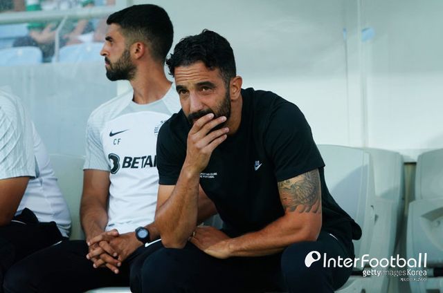 사진=게티 이미지/영국 매체 ‘데일리 메일’은 16일(한국시간) “맨시티는 펩 과르디올라 감독이 떠날 경우 스포르팅의 아모림 감독을 대체자로 강력하게 고려하고 있다. 그를 설득할 수 있는 핵심 인물이 맨시티에 있다”라고 보도했다.