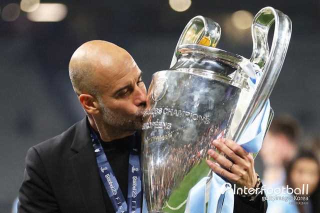 사진=게티 이미지/영국 매체 ‘데일리 메일’은 16일(한국시간) “맨시티는 펩 과르디올라 감독이 떠날 경우 스포르팅의 아모림 감독을 대체자로 강력하게 고려하고 있다. 그를 설득할 수 있는 핵심 인물이 맨시티에 있다”라고 보도했다.