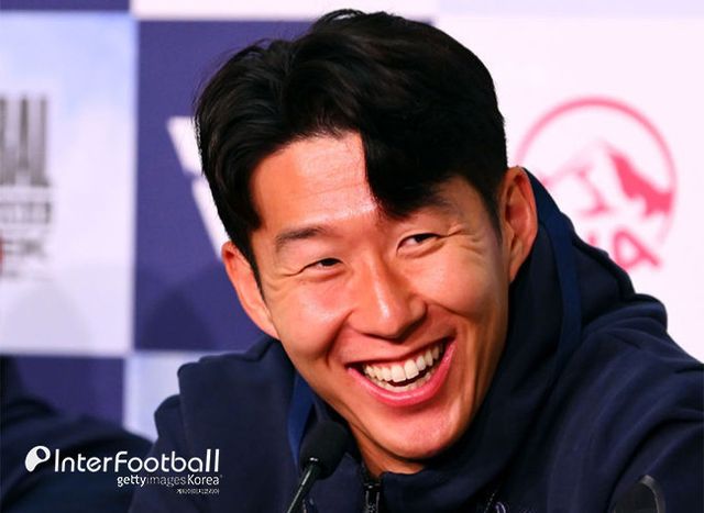 사진=게티 이미지/영국 매체 ‘풋볼 런던’은 17일(한국시간) “토트넘의 에이스 쿨루셉스키가 최근 몇 달 동안 스웨덴 대표팀에서 주장 완장을 차고 리더십 자질을 입증했다. 쿨루셉스키는 의심의 여지없이 이번 시즌 토트넘에서 뛰어난 활약을 펼쳤다. 쿨루셉스키는 스웨덴 대표팀에서도 좋은 모습을 보이고 있다”라고 전했다.