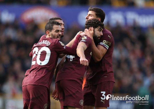 사진=게티 이미지/맨체스터 시티는 20일 오후 10시(한국시간) 영국 울버햄튼에 위치한 몰리뉴 스타디움에서 열린 2024-25시즌 프리미어리그 8라운드에서 울버햄튼 원더러스에 2-1 역전승을 거뒀다. 이로써 맨시티는 승점 20점(6승 2무)으로 2위, 울버햄튼은 승점 1점(1무 7패)으로 20위가 됐다.