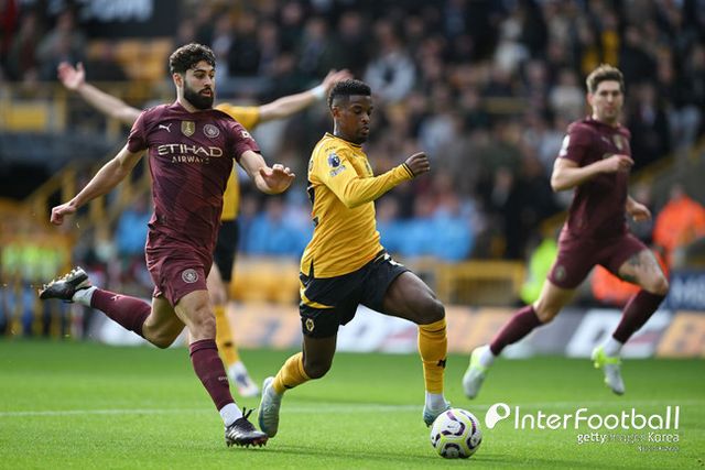 사진=게티 이미지/맨체스터 시티는 20일 오후 10시(한국시간) 영국 울버햄튼에 위치한 몰리뉴 스타디움에서 열린 2024-25시즌 프리미어리그 8라운드에서 울버햄튼 원더러스에 2-1 역전승을 거뒀다. 이로써 맨시티는 승점 20점(6승 2무)으로 2위, 울버햄튼은 승점 1점(1무 7패)으로 20위가 됐다.