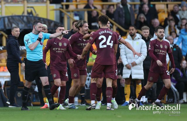 사진=게티 이미지/맨체스터 시티는 20일 오후 10시(한국시간) 영국 울버햄튼에 위치한 몰리뉴 스타디움에서 열린 2024-25시즌 프리미어리그 8라운드에서 울버햄튼 원더러스에 2-1 역전승을 거뒀다. 이로써 맨시티는 승점 20점(6승 2무)으로 2위, 울버햄튼은 승점 1점(1무 7패)으로 20위가 됐다.