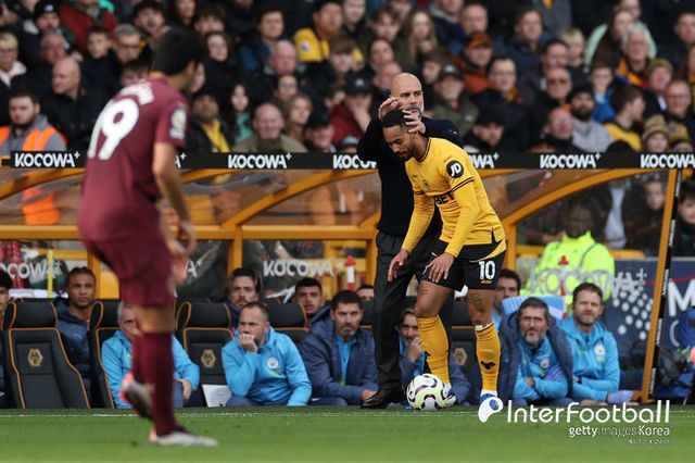 사진=게티 이미지/맨체스터 시티는 20일 오후 10시(한국시간) 영국 울버햄튼에 위치한 몰리뉴 스타디움에서 열린 2024-25시즌 프리미어리그 8라운드에서 울버햄튼 원더러스에 2-1 역전승을 거뒀다. 이로써 맨시티는 승점 20점(6승 2무)으로 2위, 울버햄튼은 승점 1점(1무 7패)으로 20위가 됐다.