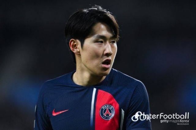 사진=게티 이미지/PSG는 23일 오전 4시(한국시간) 프랑스 파리에 위치한 파르크 데 프랭스에서 열리는 2024-25시즌 유럽축구연맹(UEFA) 챔피언스리그(UCL) 리그 페이즈 3라운드에서 PSV 에인트호번과 맞대결을 펼친다. 이강인은 사전 기자회견에 PSG 대표 선수로 참석했다.