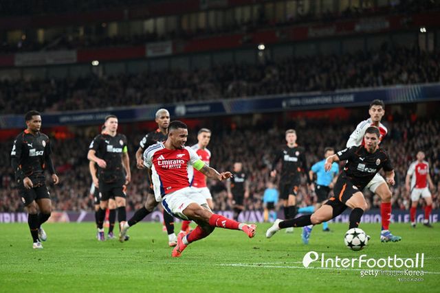 사진=게티 이미지/아스널은 23일 오전 4시(한국시간) 영국 런던에 위치한 에미레이츠 스타디움에서 열린 2024-25시즌 유럽축구연맹(UEFA) 챔피언스리그(UCL) 리그 페이즈 3차전에서 샤흐타르에 1-0으로 승리했다.