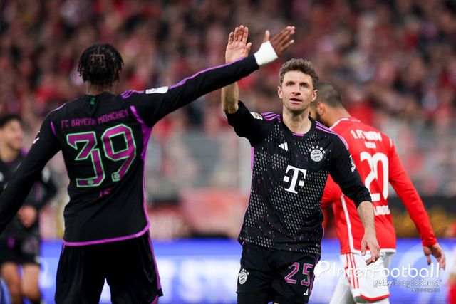 사진=게티 이미지/독일 매체 '빌트'는 22일(한국시간) "뮐러의 결혼을 둘러싸고 새로운 소문이 돌고 있다. 바이에른 뮌헨은 유럽축구연맹(UEFA) 챔피언스리그(UCL)에서 바르셀로나와 중요한 경기를 앞두고 있다. 경기 전 뮐러에 대한 결별설이 등장했다"라고 보도했다. ‘빌트’가 뮐러의 이혼을 예상한 이유는 뮐러가 그의 아내와 SNS 팔로우를 끊었기 때문이다.