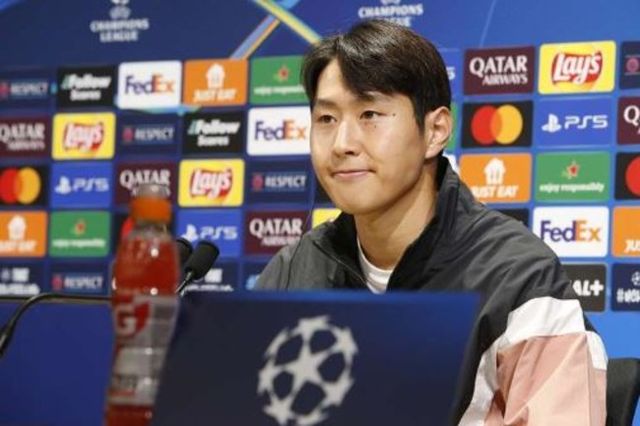 사진=파리 생제르맹/축구 매체 ‘풋붐’은 “시즌 초반 곤살루 하무스의 부상으로 PSG는 제대로 된 공격수 없이 경기를 치르고 있다. 루이스 엔리케 감독이 내린 결정은 최근 UCL의 성적을 고려할 때 더 많은 의문을 불러일으킨다”라고 전했다.