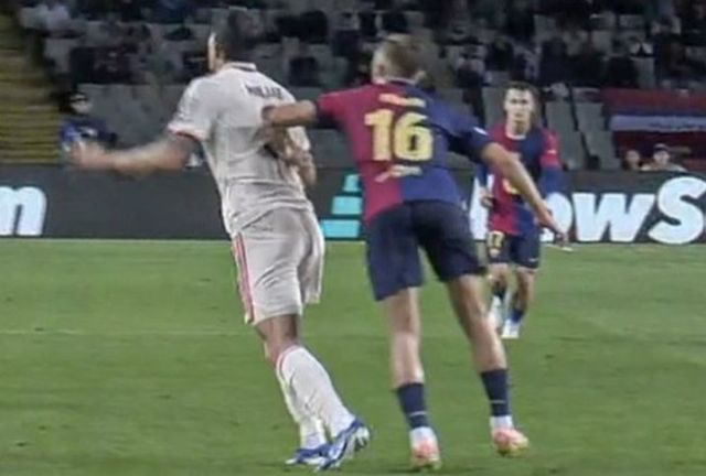 사진=ESPN/페르민&nbsp;로페스는 “그게 파울이었나? 김민재가 쉽게 날아가기엔 그는 너무 무겁다”라고 이야기했다.