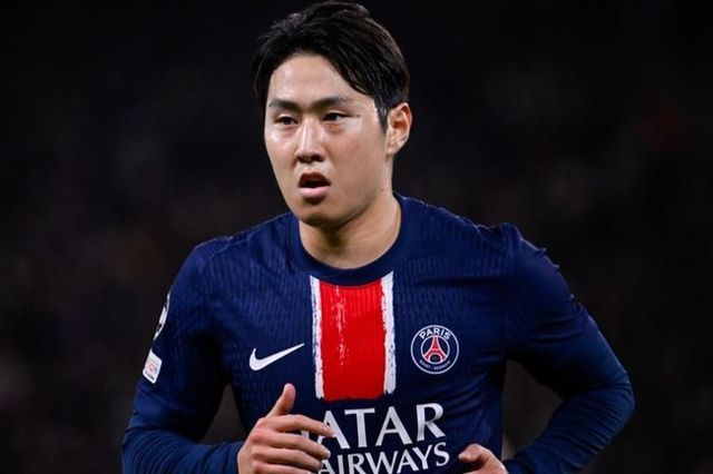 사진=PSG/PSG의 주장 마르퀴뇨스는 이번 경기에 문제점을 지적했다. 마르퀴뇨스는 “지난 시즌에는 킬리안 음바페라는 훌륭한 9번이 있었다. 그런 선수가 떠나면 그런 선수에 집중한다. 지금은 경기 방식이 달라졌다. 골을 넣는 것이 중요하다. 우리 팀에는 골을 넣을 수 있는 훌륭한 선수들이 있다. 그 능력을 보여줬다. 하지만 이번 경기에서는 골대 앞에서 침착함이 조금 부족했다. 훈련에서 그 부분을 보완해야 한다”라고 이야기했다.