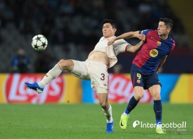 사진=게티 이미지/페르민&nbsp;로페스는 “그게 파울이었나? 김민재가 쉽게 날아가기엔 그는 너무 무겁다”라고 이야기했다.