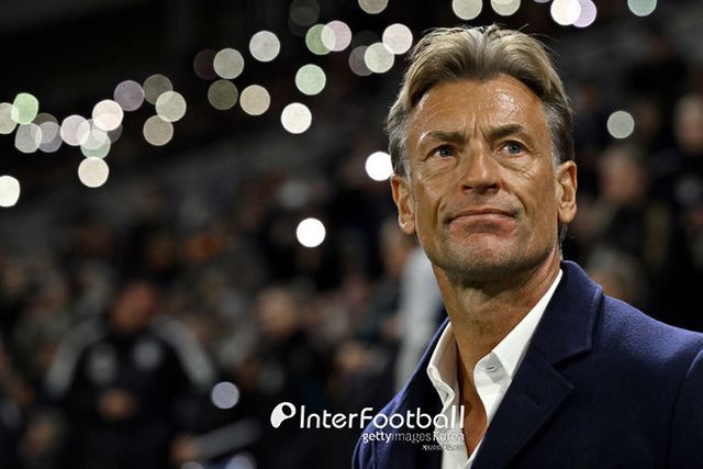 사진=게티 이미지/사우디아리바이 축구 연맹은 17일(한국시간) 공식 SNS를 통해 르나르의 영상을 올리며 르나르 선임을 발표했다. 해당 영상에는 르나르가 계약을 마치고 사우디아라비아의 트레이닝 복을 입는 장면이 있었다. 2022 카타르 월드컵 당시 사우디아라비아를 지휘했던 장면도 포함됐다.