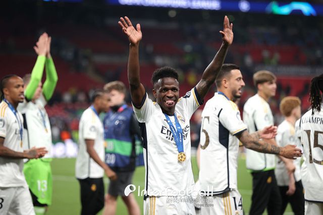 사진=게티 이미지/영국 ‘로이터 통신’은 29일(이하 한국시간) “비니시우스는 인종차별과의 싸움이 발롱도르 수상 불발로 이어졌다고 믿는다. 비니시우스의 측근에 따르면, 비니시우스는 자신의 인종차별 반대 활동으로 인해 발롱도르를 수상하지 못했더라도 계속해서 인종차별과 싸울 것이라고 이야기했다”라고 보도했다.