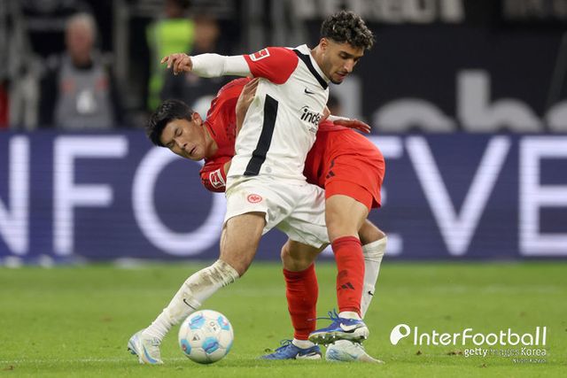 사진=게티 이미지/바이에른 뮌헨은 7일 오전 0시 30분(한국시간) 독일 프랑크푸르트에 위치한 도이체 방크 파르크에서 열린 2024-25시즌 독일 분데스리가 6라운드에서 아인트라흐트 프랑크푸르트와 3-3으로 비겼다. 김민재는 시즌 1호골을 넣었다.