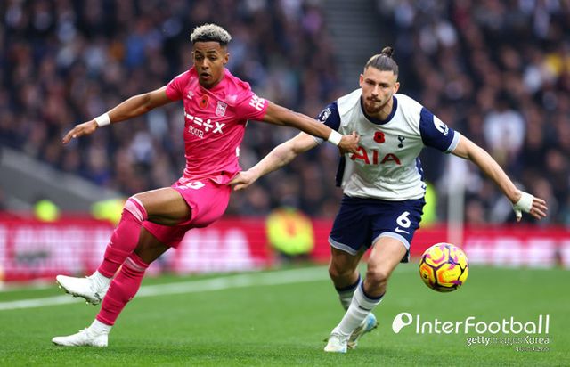 사진=게티 이미지/토트넘 훗스퍼는 10일 오후 11시(한국시간) 영국 런던에 위치한 토트넘 훗스퍼 스타디움에서 열린&nbsp;2024-25시즌 프리미어리그 11라운드에서 입스위치 타운에 0-2로 패배했다. 이로써 토트넘은 승점 16점(5승 1무 5패)으로 10위, 입스위치 타운은 승점 8점(1승 5무 5패)으로 17위가 됐다.