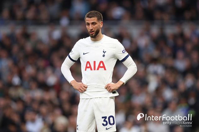 사진=게티 이미지/영국 매체 ‘데일리 메일’은 13일(한국시간) “잉글랜드축구협회는 우루과이 TV에 출연해 손흥민을 향해 인종차별적 발언을 한 벤탕쿠르에게 장기 출장 정지 징계를 내릴 예정이다. 벤탕쿠르는 7경기 출장 정지 징계를 받을 가느성이 높지만 정확한 수치는 아직 확인되지 않았다”라고 보도했다.