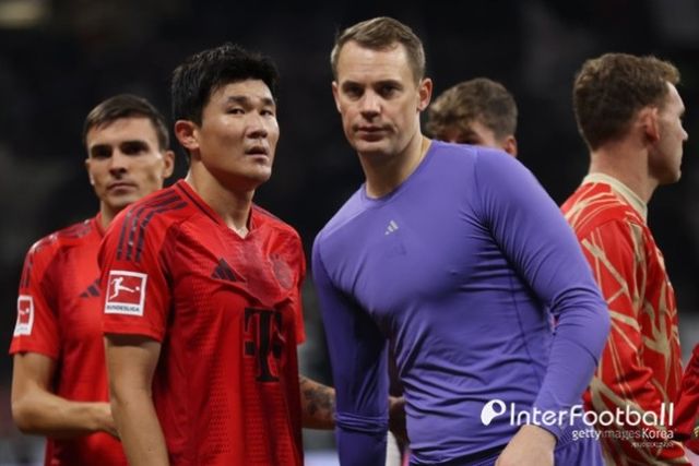 사진=게티 이미지/‘빌트’는 김민재에게 평점 1점을 줬다. 양팀 최고 평점이었다. 그러면서 “김민재는 결정적인 순간에 강했다. 안정감이 넘쳤다”라고 밝혔다. ‘키커’는 평점 2점을 부여했고 이번에도 양팀 최고 평점이었다. ‘키커’는 “김민재는 수비에서 항상 기민헀다. 벤피카의 역습을 막아내는 데 중요한 역할을 했다. 김민재는 좋은 패스를 선보이기도 했다”라고 평가했다.