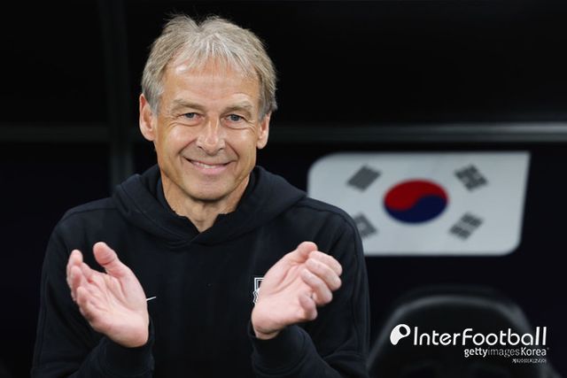 [사진=게티이미지]&nbsp;에이스로 맹활약을 펼친 이강인은 고개를 숙였지만,&nbsp;졸전을 거듭한 클린스만 감독은 환하게 웃었다. 이강인은 SNS를 통해 "원하는 결과를 우리지 못해 아쉬움이 남는다. 죄송한 마음입니다"라고 사과했다.