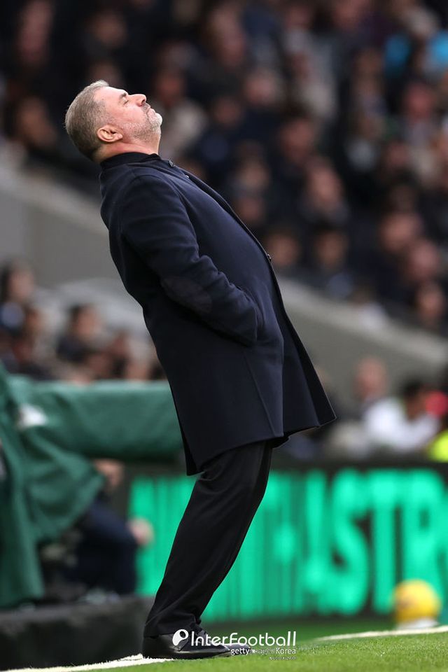 [사진=게티이미지] 울버햄튼은 18일 오전 0시(이하 한국시간) 영국 런던에 위치한 토트넘 훗스퍼 스타디움에서 열린 2023-24시즌 프리미어리그(PL) 25라운드에서&nbsp;토트넘 훗스퍼에 2-1 승리를 거뒀다. 울버햄튼은 지난 대결에 이어 또 2-1로 승리하면서 더블을 기록했다. 토트넘은 또 연승에 실패하면서 승점을 쌓는데 실패했다.&nbsp;