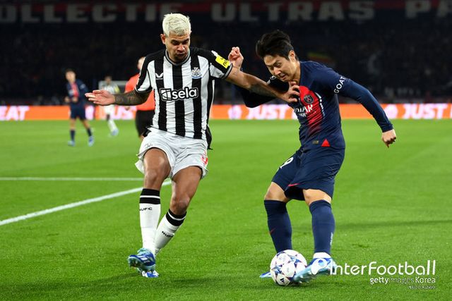 이강인이 두 경기 연속 선발 출전에 성공했지만, 이번에는 고개를 숙였다. 하프타임 이후 루이스 엔리케 감독에게 조기 교체되고 말았다. 평소답지 못한 모습으로 혹평이 이어졌다.[사진=게티 이미지]