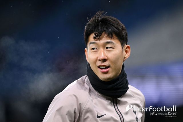 [사진=게티이미지] 과거 토트넘 훗스퍼에서 뛰었던 대런 벤트는 영국 '토크 스포츠'와 인터뷰를 통해&nbsp;"왜 아무 구단도 손흥민을 영입하지 않는지 모르겠다. 물론 7~8천만 파운드(약 1,180~1,350억 원)는 지불해야 할 것이다. 정말 대단한 선수다"라며 엄지를 치켜세웠다.