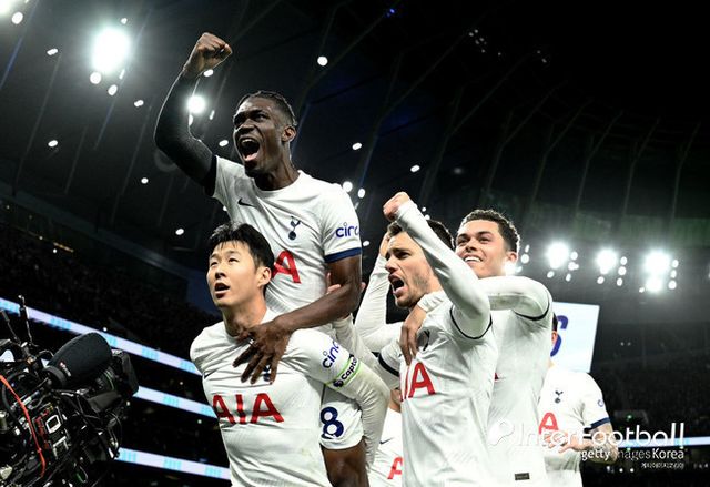 [사진=게티이미지] 과거 토트넘 훗스퍼에서 뛰었던 대런 벤트는 영국 '토크 스포츠'와 인터뷰를 통해&nbsp;"왜 아무 구단도 손흥민을 영입하지 않는지 모르겠다. 물론 7~8천만 파운드(약 1,180~1,350억 원)는 지불해야 할 것이다. 정말 대단한 선수다"라며 엄지를 치켜세웠다.